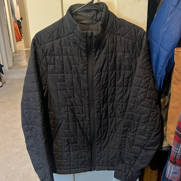 Lululemon light puffer excellent condition - Picture 2 of 4